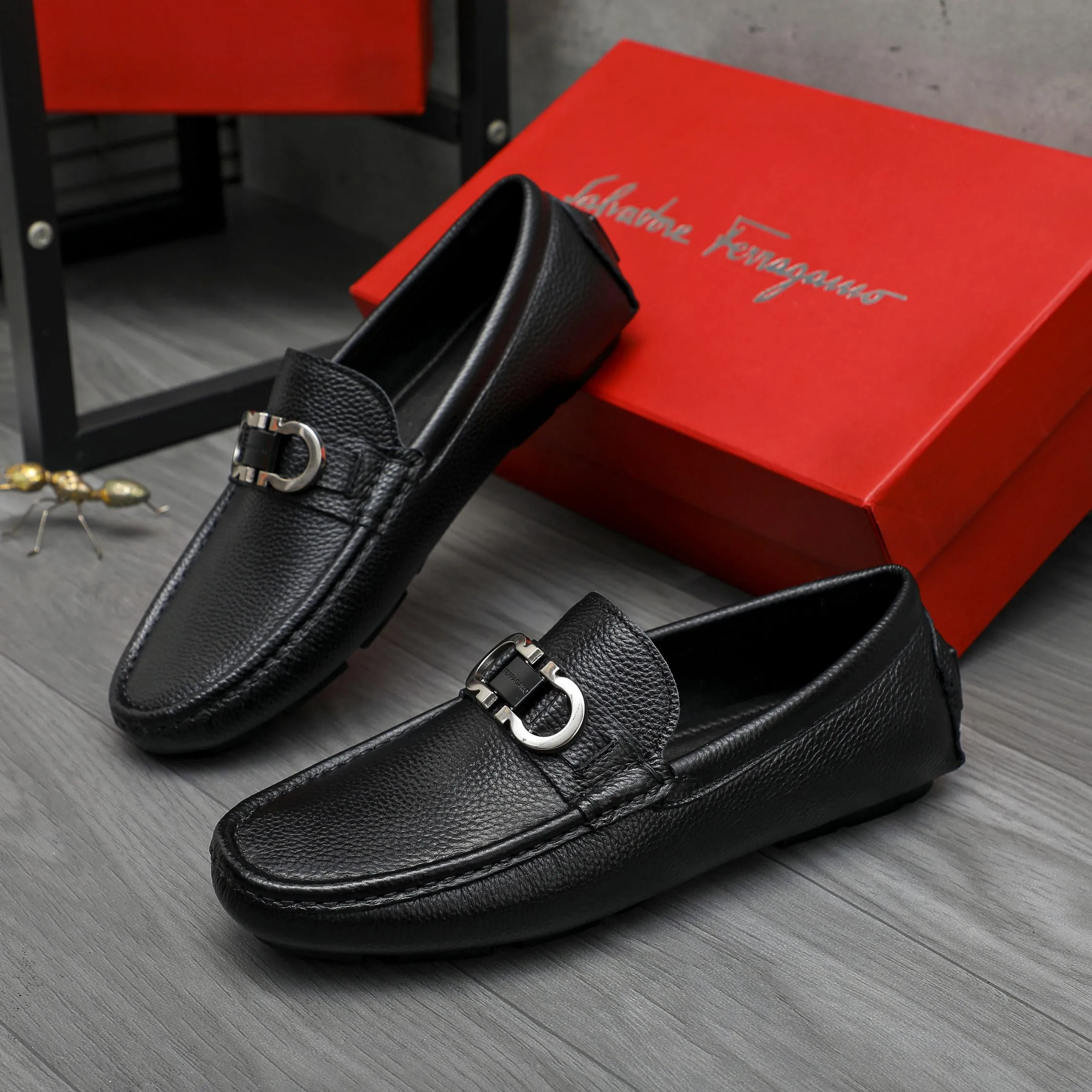 Men's shoes 💰p420 Product trademark: Ferragamo " Ferragamo ] Casual slip-on men's shoes Regular size: 38-44 Product materials: Selected pebbled cowhide upper, sheepskin lining, original rubber outsole